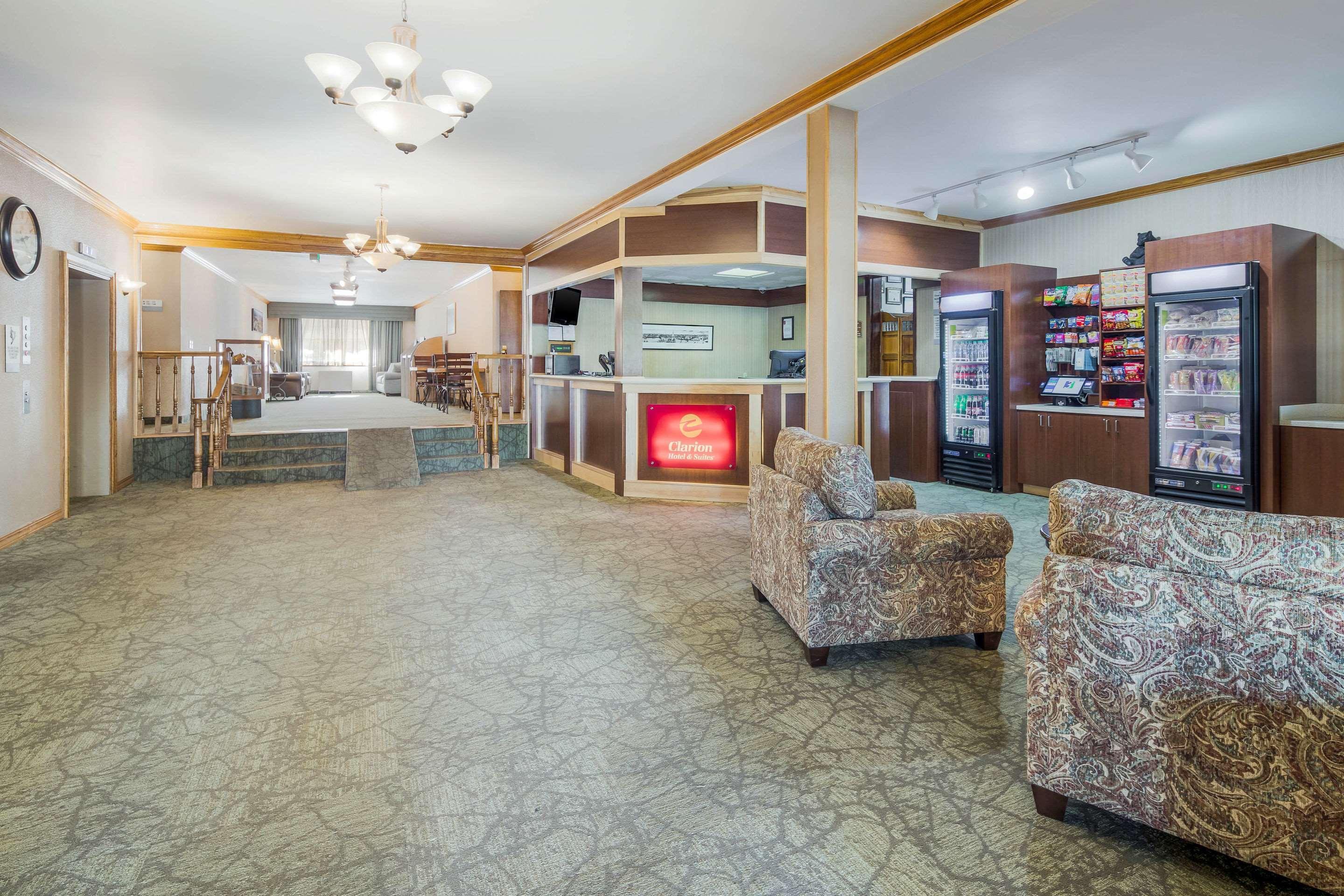 Clarion Hotel & Suites Fairbanks Near Ft Wainwright מראה חיצוני תמונה