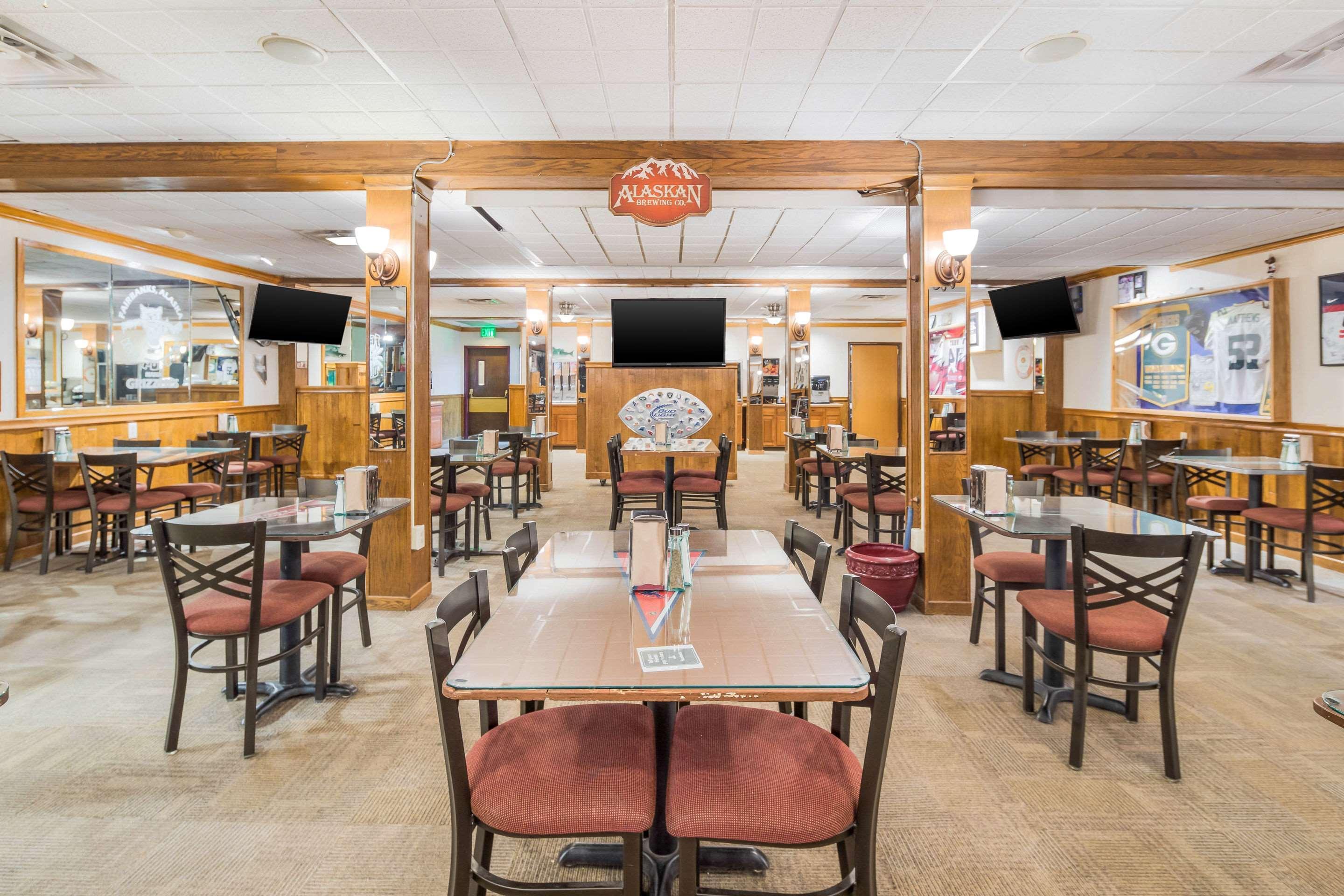 Clarion Hotel & Suites Fairbanks Near Ft Wainwright מראה חיצוני תמונה