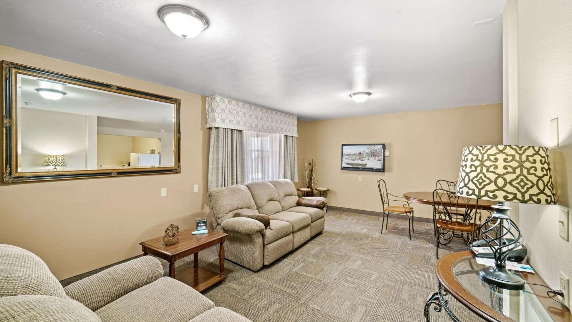 Clarion Hotel & Suites Fairbanks Near Ft Wainwright מראה חיצוני תמונה